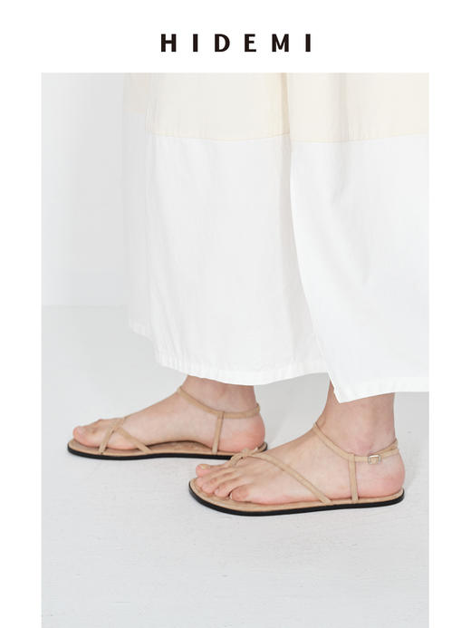 HIDEMI 【董生活同款】度假系列交叉设计感细带平底凉鞋 卡其色麂皮/孔雀蓝缎面 商品图7