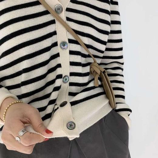 雀说 韩版复古羊毛针织开衫女春秋款宽松外穿V领薄款条纹毛衣外套上衣4ZF-41504 商品图3