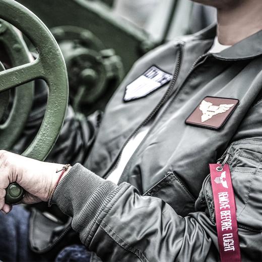 侣行 张昕宇梁红同款 春秋款CWU36P限量纪念款尼龙经典飞行夹克 商品图4