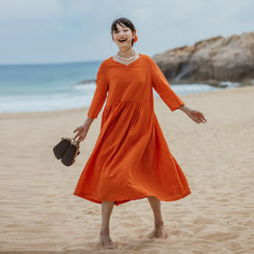 绽放旅行女装315朵/高端旅游度假穿搭鸡心领宽松慵懒亚麻连衣裙