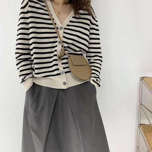 雀说 韩版复古羊毛针织开衫女春秋款宽松外穿V领薄款条纹毛衣外套上衣4ZF-41504 商品图0