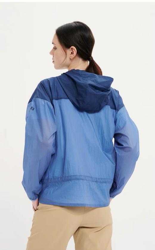 AIGLE艾高2024年春夏新款WR防泼水户外休闲易打包连帽轻量夹克女 商品图3