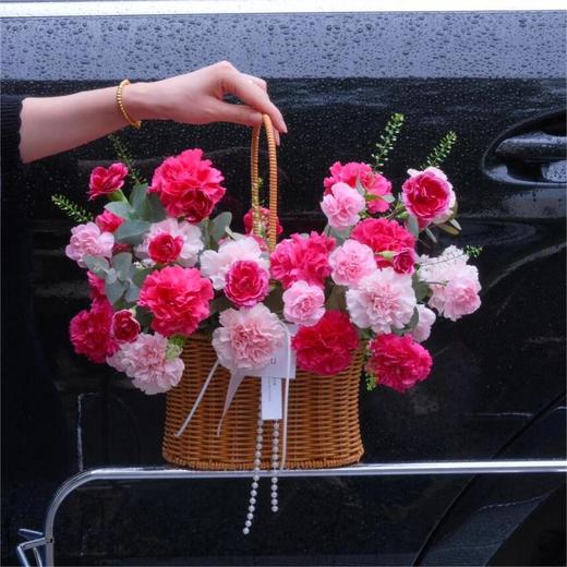 康乃馨手提花篮--送妈妈送长辈生日花礼 商品图3