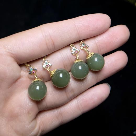 18924和田玉耳坠-湖水绿圆珠耳钩 商品图0