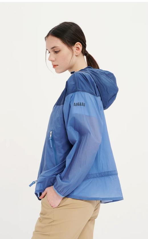 AIGLE艾高2024年春夏新款WR防泼水户外休闲易打包连帽轻量夹克女 商品图2