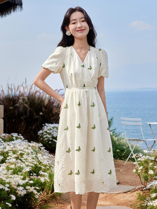 【五折购】熙世界莱赛尔蝴蝶绣花超好看连衣裙高级感法式V领天丝裙子夏天 商品图1