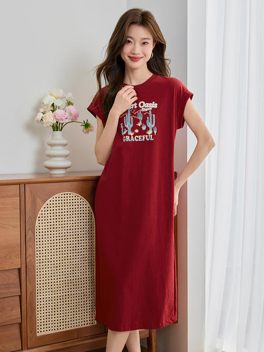 【专属特价】熙世界落肩袖宽松休闲连衣裙夏季新款美式印花纯棉开叉T恤裙子 商品图1