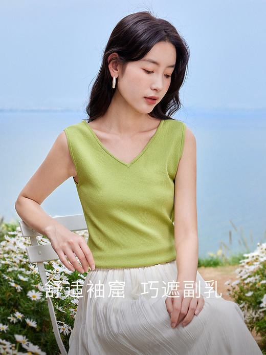 【周四狂欢价】熙世界双型领冰丝针织背心2025夏新款内搭纯色百搭无袖V领上衣 商品图2