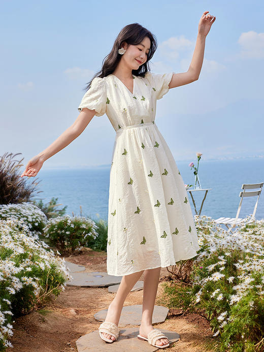 【五折购】熙世界莱赛尔蝴蝶绣花超好看连衣裙高级感法式V领天丝裙子夏天 商品图4