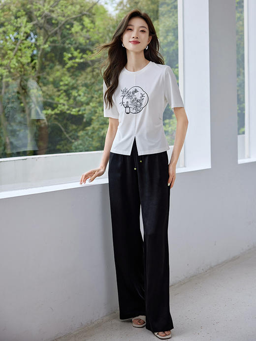 【专属特价】熙世界新中式国风刺绣t恤女短袖2025夏新款正肩前开叉休闲上衣 商品图4