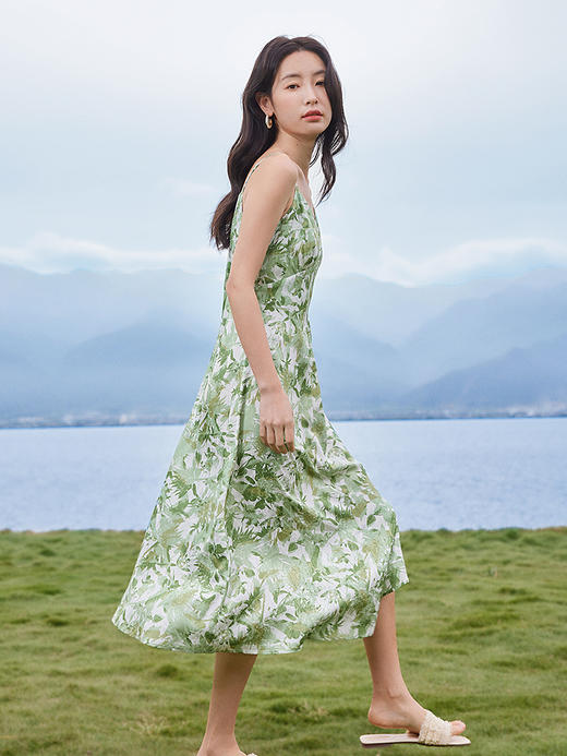 【专属特价】熙世界薄荷曼波度假风吊带连衣裙2025年新款垂坠感印花夏天裙子 商品图4