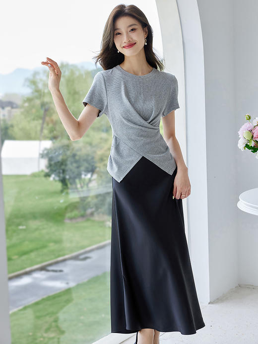 【专属特价】熙世界2025夏季不规则褶皱短袖针织正肩T恤设计感圆领收腰上衣 商品图2