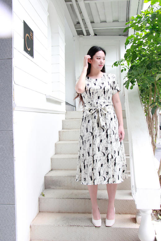 HJ2S21_凝脂色_连衣裙_春夏_轻奢缎面肌理同色系腰带收腰显瘦通勤气质连衣裙_高级女装_BERNIEELEN 伯妮斯茵 商品图1