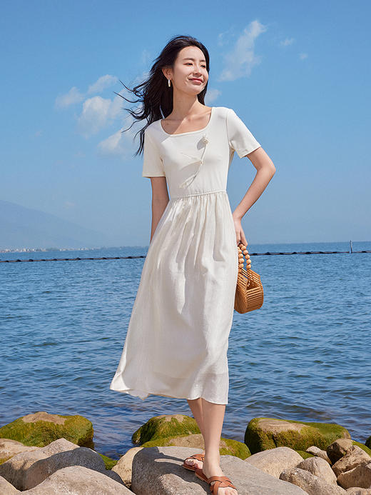【专属特价】熙世界三醋酸天丝混纺白色连衣裙夏季收腰显瘦出游度假U领裙子 商品图4