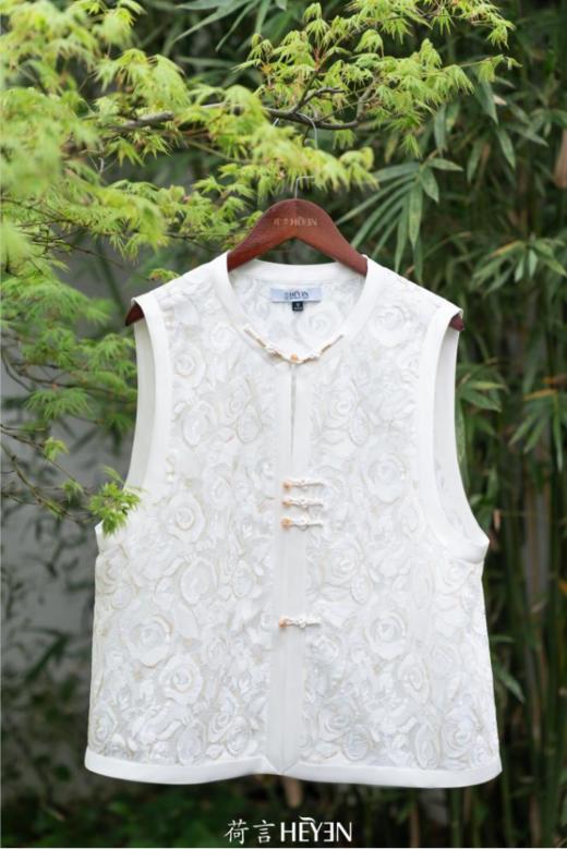 荷言GL 醉蔷薇 新中式白色玫瑰花纹蕾丝马甲 商品图0