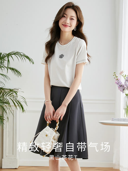 【五折购】熙世界薄荷绿正肩T恤短袖2025夏装新款银丝织带山茶花休闲上衣 商品图2