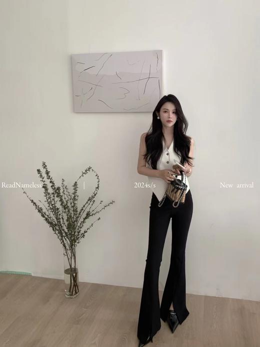 Read Nameless /高级纹路白马甲含羊毛+2024黑色开衩长腿喇叭裤 商品图1