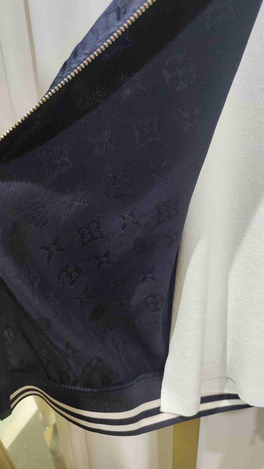 489102条纹领真丝款拉链外套 商品图3