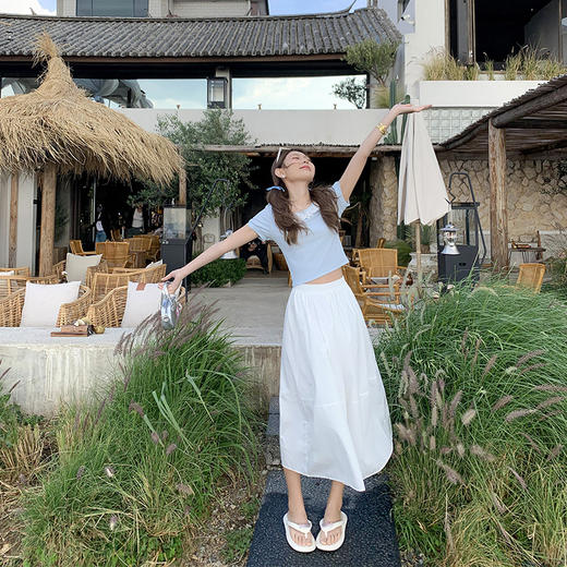 <曾小咸推荐> 【蓝果奶昔】蓝色领口蕾丝拼接上衣 商品图4