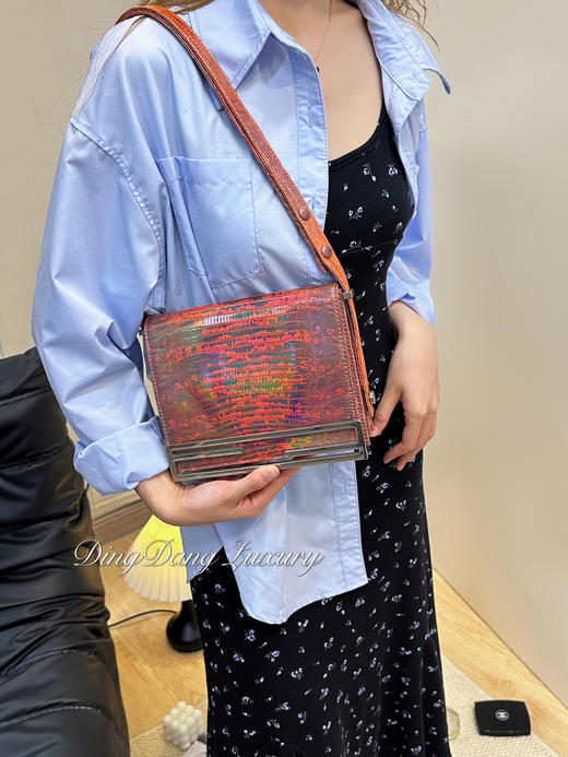 Fendi 镭射 蜥蜴皮 斜挎包 商品图2