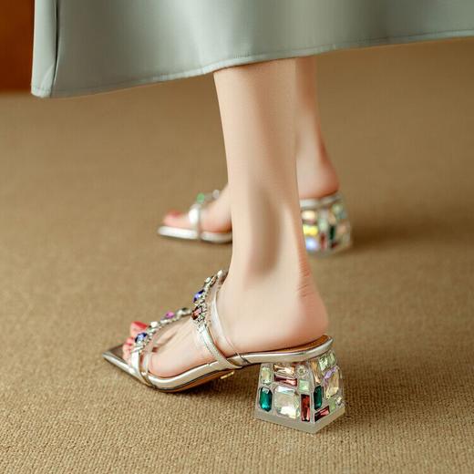 【预售5天】时尚鱼嘴彩钻装饰，粗跟气质淑女牛皮凉鞋NJMK&K972 商品图3