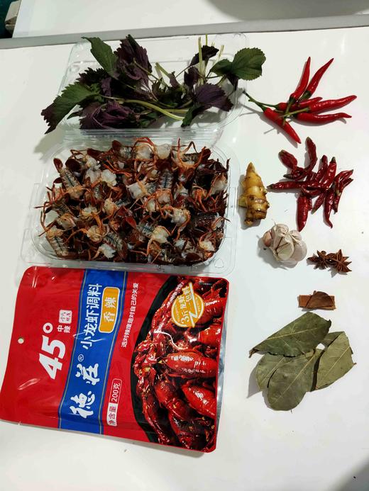 中号纯虾尾，1.2斤，洗干净背上剪开了，配了，紫苏叶，八角，桂皮，香叶，大蒜，姜，干辣椒，朝天椒，小龙虾底料。 商品图2