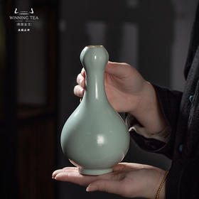 问鼎汝窑牛角底款蒜头瓶（小）