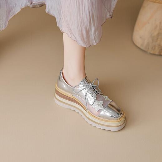 【预售5天】英伦风系带亮面小皮鞋女新款小个子坡跟乐福鞋厚底内增高单鞋ZMXY&C2387 商品图3