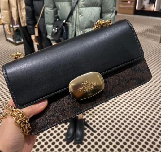 好折！¥1299🇺🇸直邮✈️Coach 女神系列Eliza 链条斜挎包，极简风格大牌感拉满，金属搭扣超有质感 商品图0