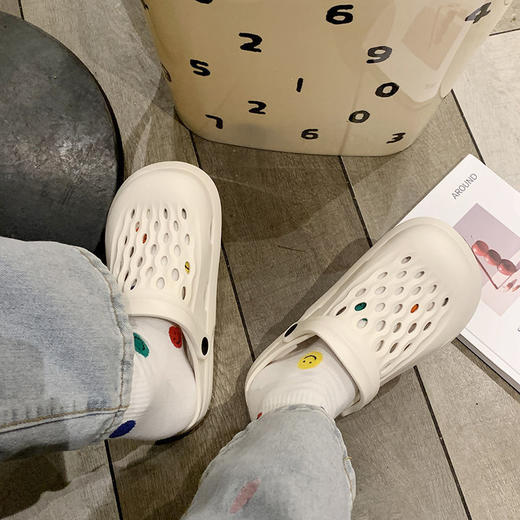 【轻盈柔软 踩在果冻般Q弹 每走一步都是在享受~】来去自由，每走一步都舒适平稳！外穿洞洞鞋 夏天拖鞋 家居鞋情侣EVA拖鞋 凉拖男女同款-QB 商品图2