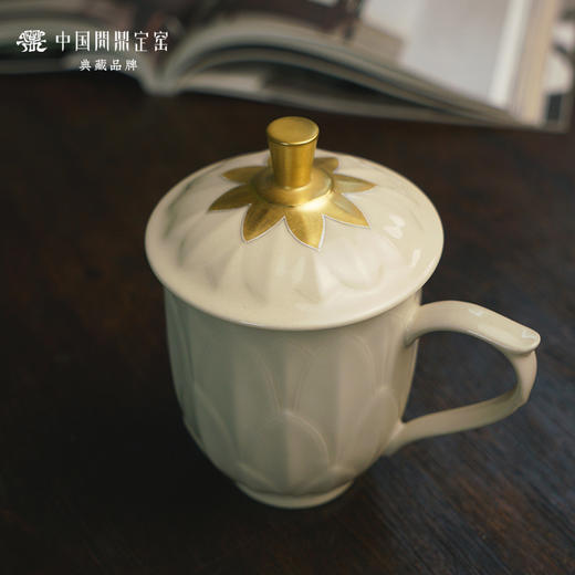 问鼎定窑莲瓣纹荷叶老板杯 商品图1