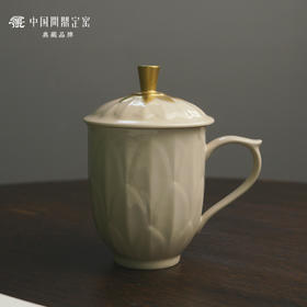 问鼎定窑莲瓣纹荷叶老板杯