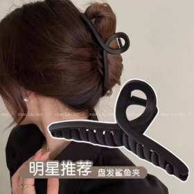 🌺【秒杀！惊喜盲盒ins风夏季实用抓夹】💌哇哦，一大堆抓夹！🌻 ✨各种颜色、各种款式，🌈简直让人眼花缭乱。