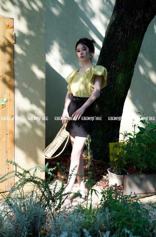 【门店同款】ENJOY夏季浪漫-净色V领露背上衣 157505293 商品图1