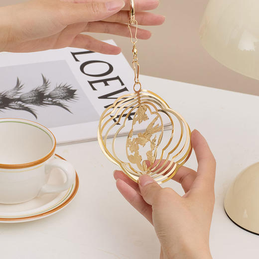 大英博物馆东方梦境系列 龙腾吉瑞  灵羽芳地 盖亚·安德森猫系列 旋转光晕 车载 挂件 商品图1