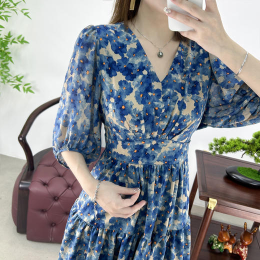 【清仓超15天不保价】奢姿大码女装2024夏季减龄印花V领连衣裙胖妹妹五分袖时尚裙子10442867026 商品图4