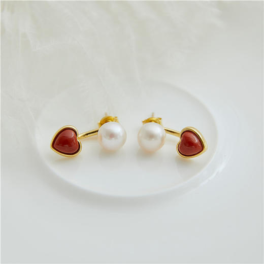 Pearl moments 珠玉系列 南红心形天然淡水珍珠耳环（两种佩戴方式），既可以完整佩戴，也可以只戴一对珍珠耳钉。 商品图4