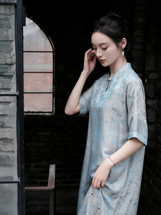 盛唐婧 |提花真丝缎斜襟连衣裙 商品图5