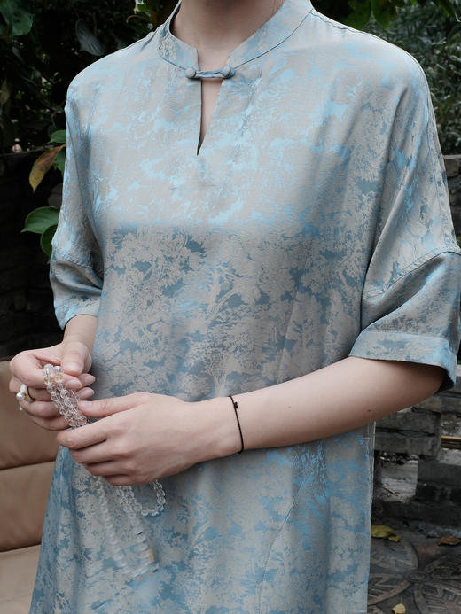 盛唐婧 |提花真丝缎斜襟连衣裙 商品图1