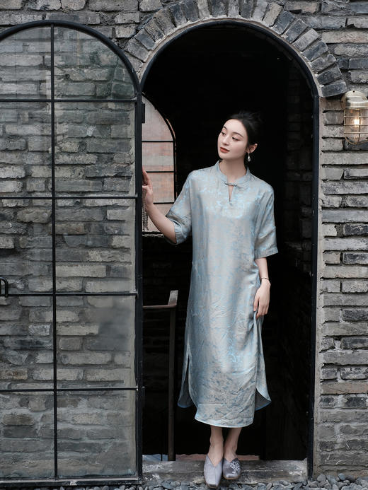 盛唐婧 |提花真丝缎斜襟连衣裙 商品图13