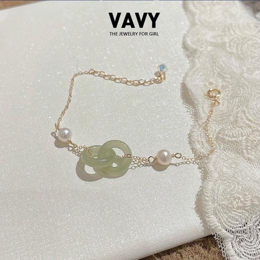 【礼盒装】VAVY 环环相扣珍珠翡翠手链平安扣温柔手链 商品图3