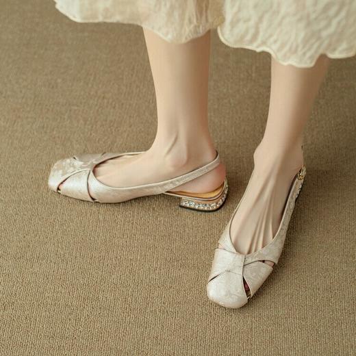 【预售5天】国风牛皮包头后空凉鞋，新中式镂空时装鞋水钻方跟鞋NJMK&K962 商品图2