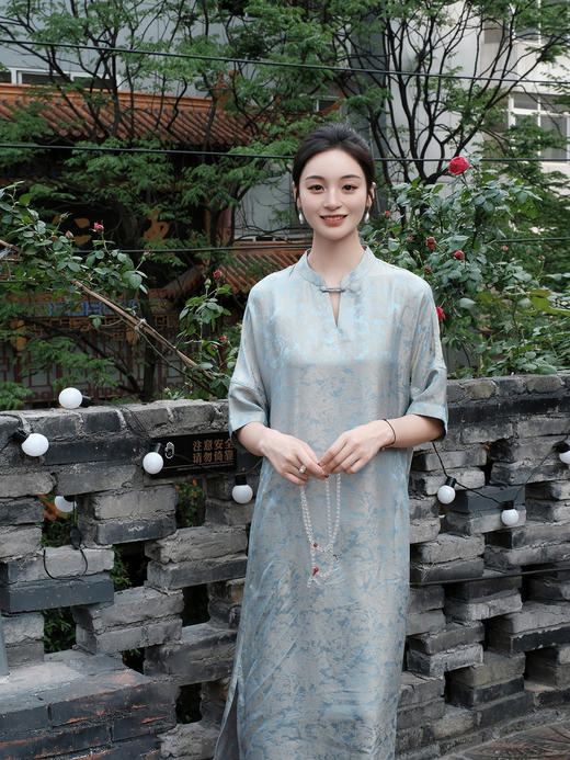 盛唐婧 |提花真丝缎斜襟连衣裙 商品图4