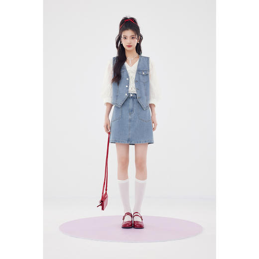 【严选】诗凡黎v领甜酷流行牛仔马夹2024夏新款纯棉漂亮马甲显瘦牛仔半裙SF5110411 商品图1