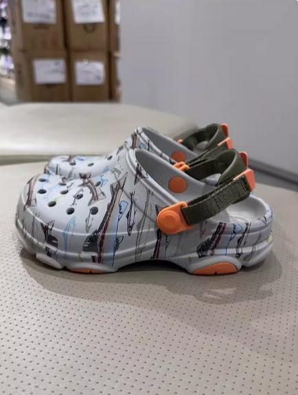 Crocs/卡骆驰经典特林印花小Clog洞洞鞋舒适沙滩鞋210032 商品图2