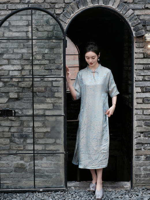 盛唐婧 |提花真丝缎斜襟连衣裙 商品图12