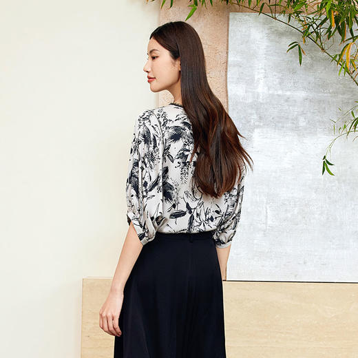 玳莎蝙蝠袖真丝小衫女2024夏季新款复古水墨印花花边圆领上衣衬衫  EB31202 商品图3