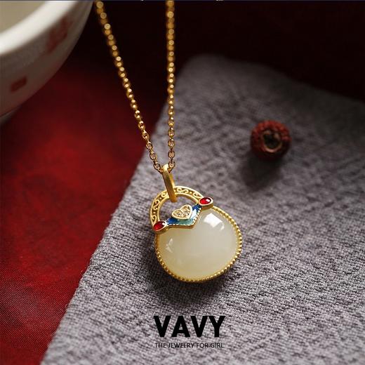 【礼盒装】VAVY 故宫包包玉锁小玉坠女吊坠官古法金镶玉石长命锁珐琅项链 商品图1