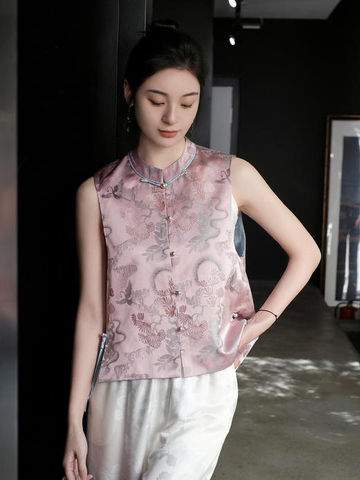 瑕疵| 盛唐牡丹 |宋锦闲云野鹤前短后长马甲[特价品](特殊商品不退不换) 商品图0