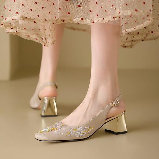 【预售5天】国潮风刺绣高跟鞋，方头一字扣带包头凉鞋MBJR&822 商品图2